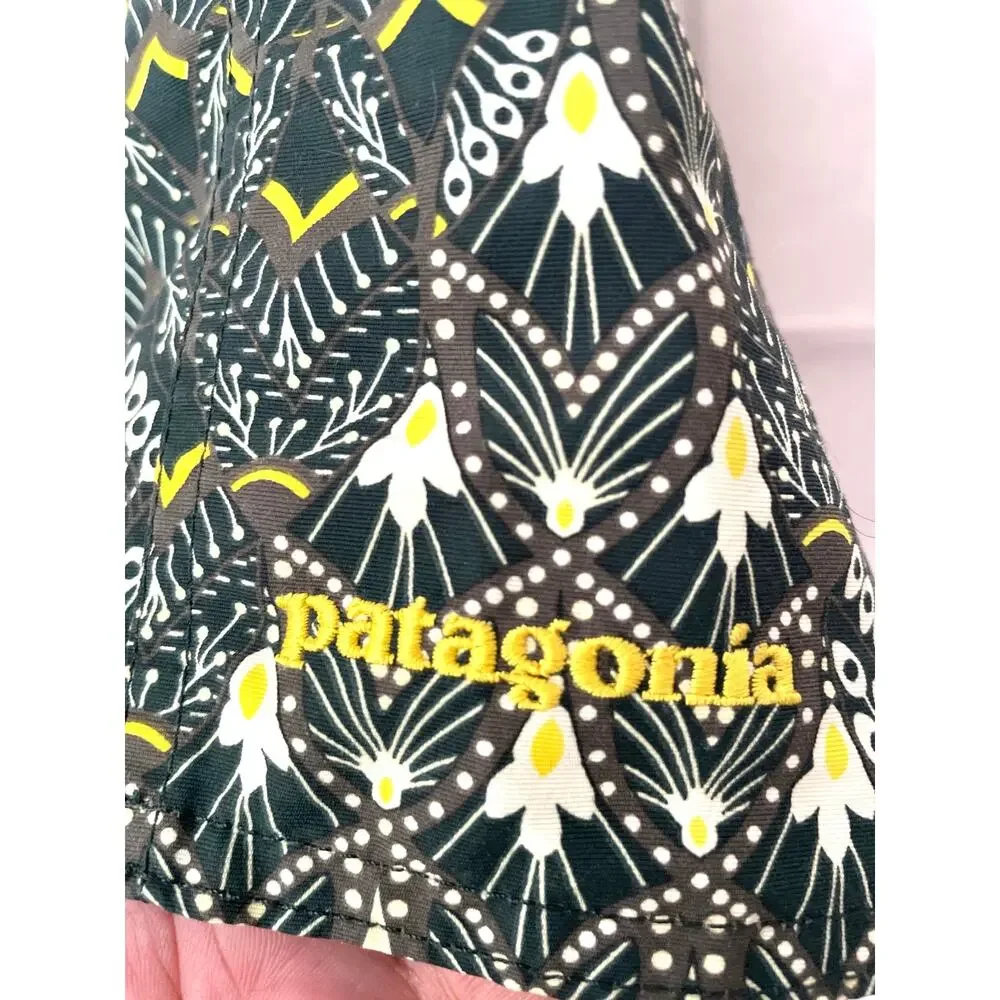 Patagonia Wavefarer Board Shorts Geometric Floral XS Surf Beach Vacation Resort